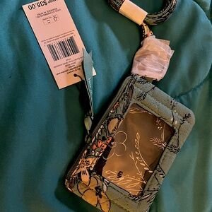 NWT Vera Bradley wallet/wristlet beautiful blue floral 🌼